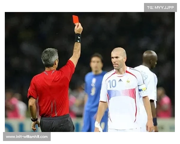 拜仁替补席因红牌判罚激烈反应 现场局势一度失控