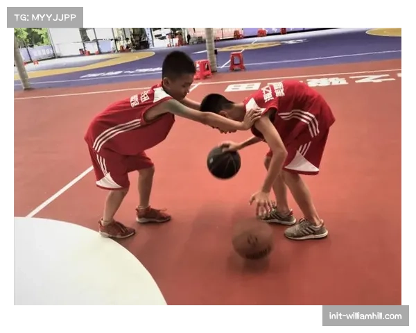 青年教练训练营兴起,聚焦现代篮球“短角球”战术演练课程 青年教练训练营兴起,聚焦现代篮球“短角球”战术演练课程